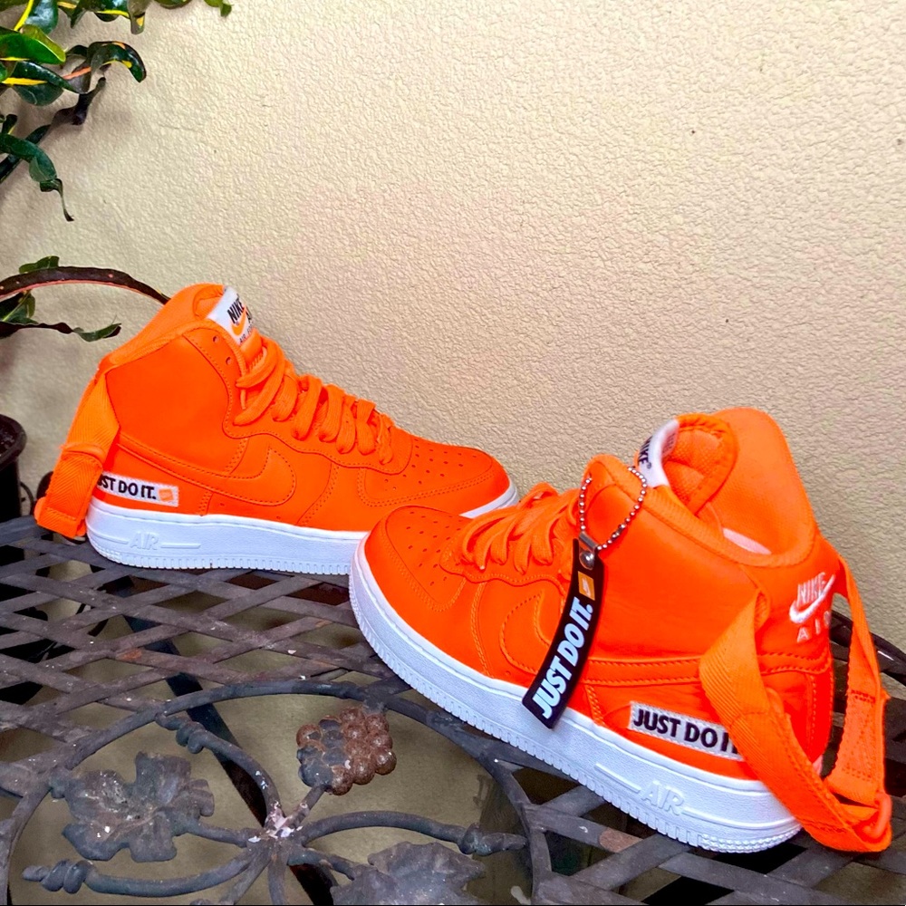 Air Force 1 high-top sneakers